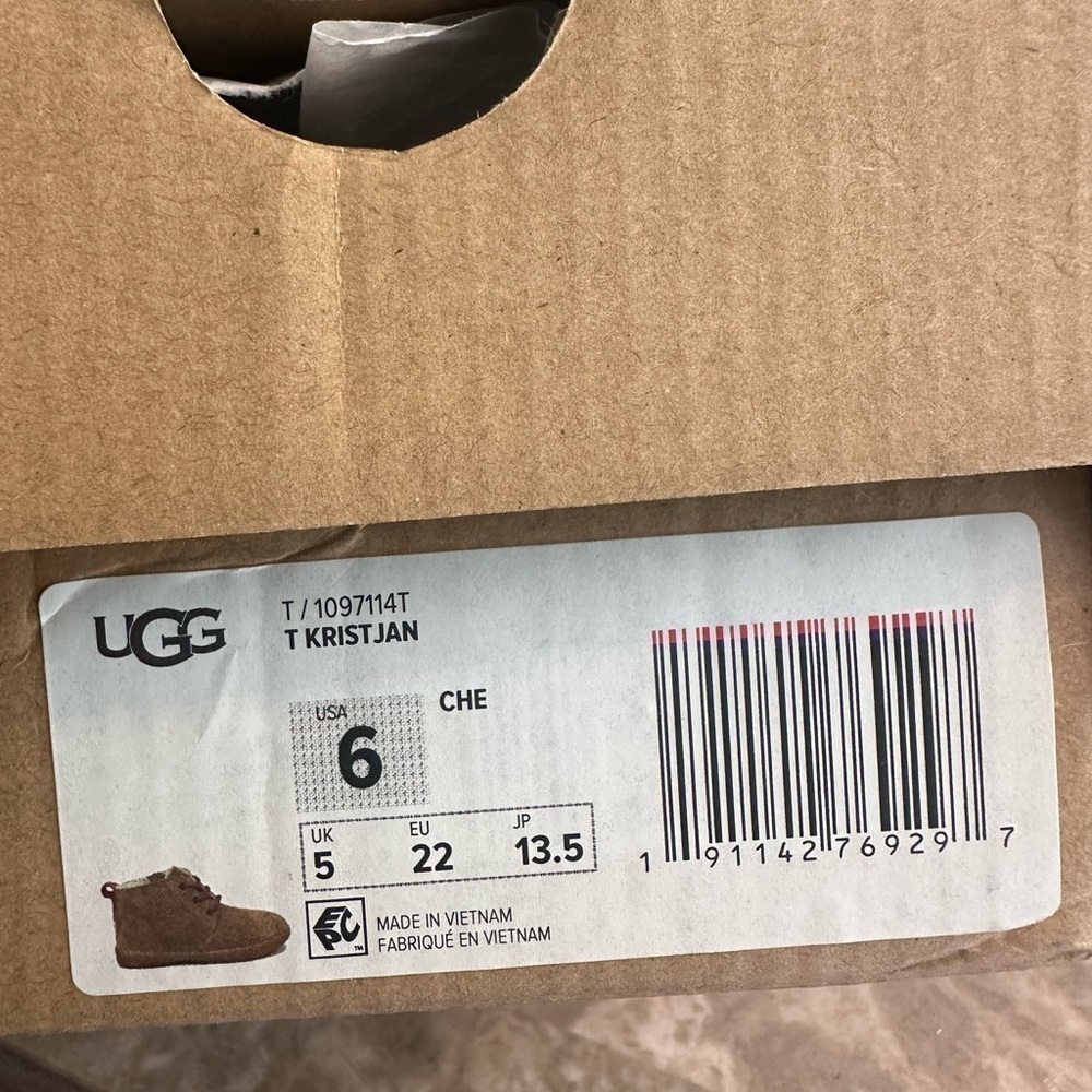UGG Kristjan Chukka Boots - Kids Size 6 - Picture 4 of 4